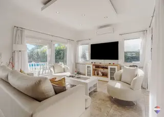 VENTA CASA EN LAGOS DE CANNING LOTE INTERNO PILETA foto 2