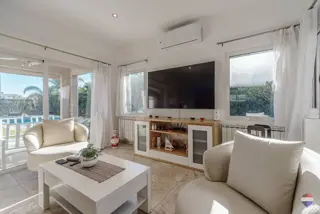 VENTA CASA EN LAGOS DE CANNING LOTE INTERNO PILETA foto 3