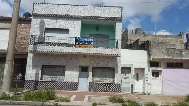 CASA EN VENTA CON DOS DEPENDENCIAS - LANÚS