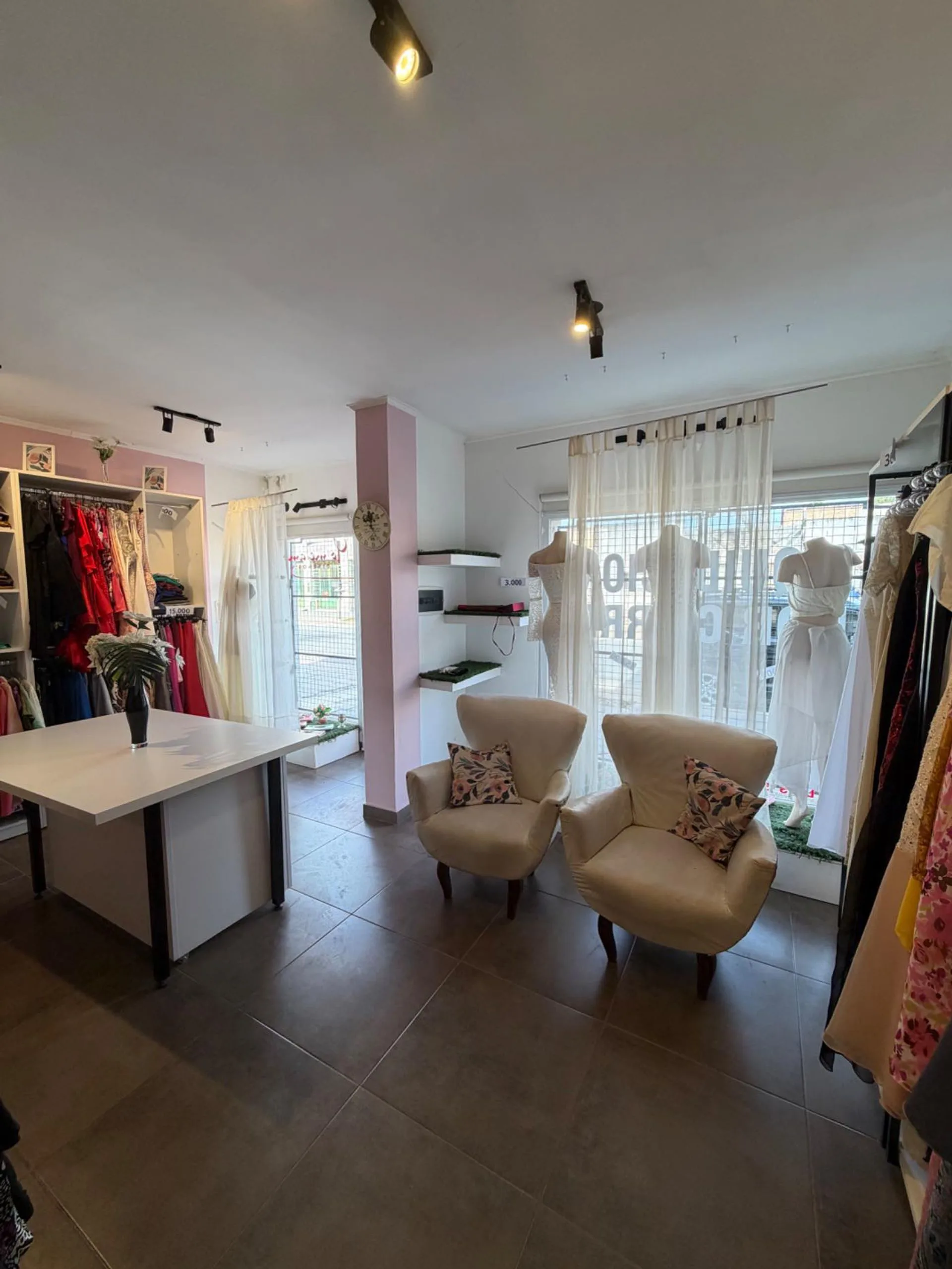 CASA EN VENTA CON LOCAL EN SANTO TOMÉ! foto 3