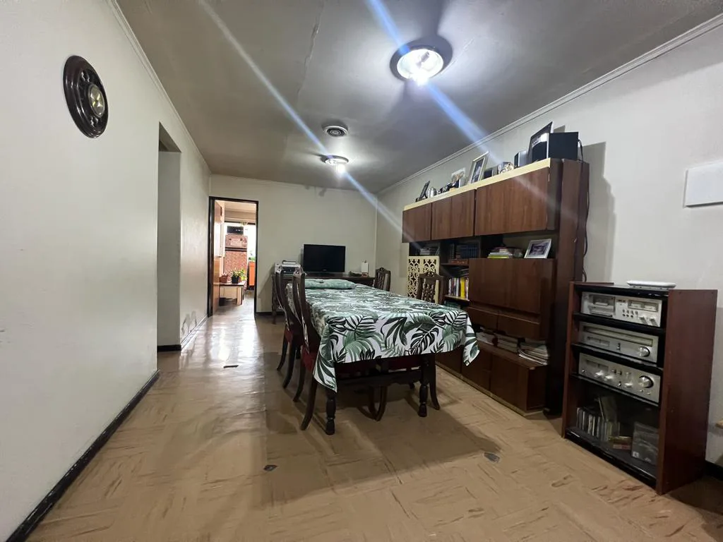 VENTA – CASA 4 DORMITORIOS – Bº MICROCENTRO foto 3