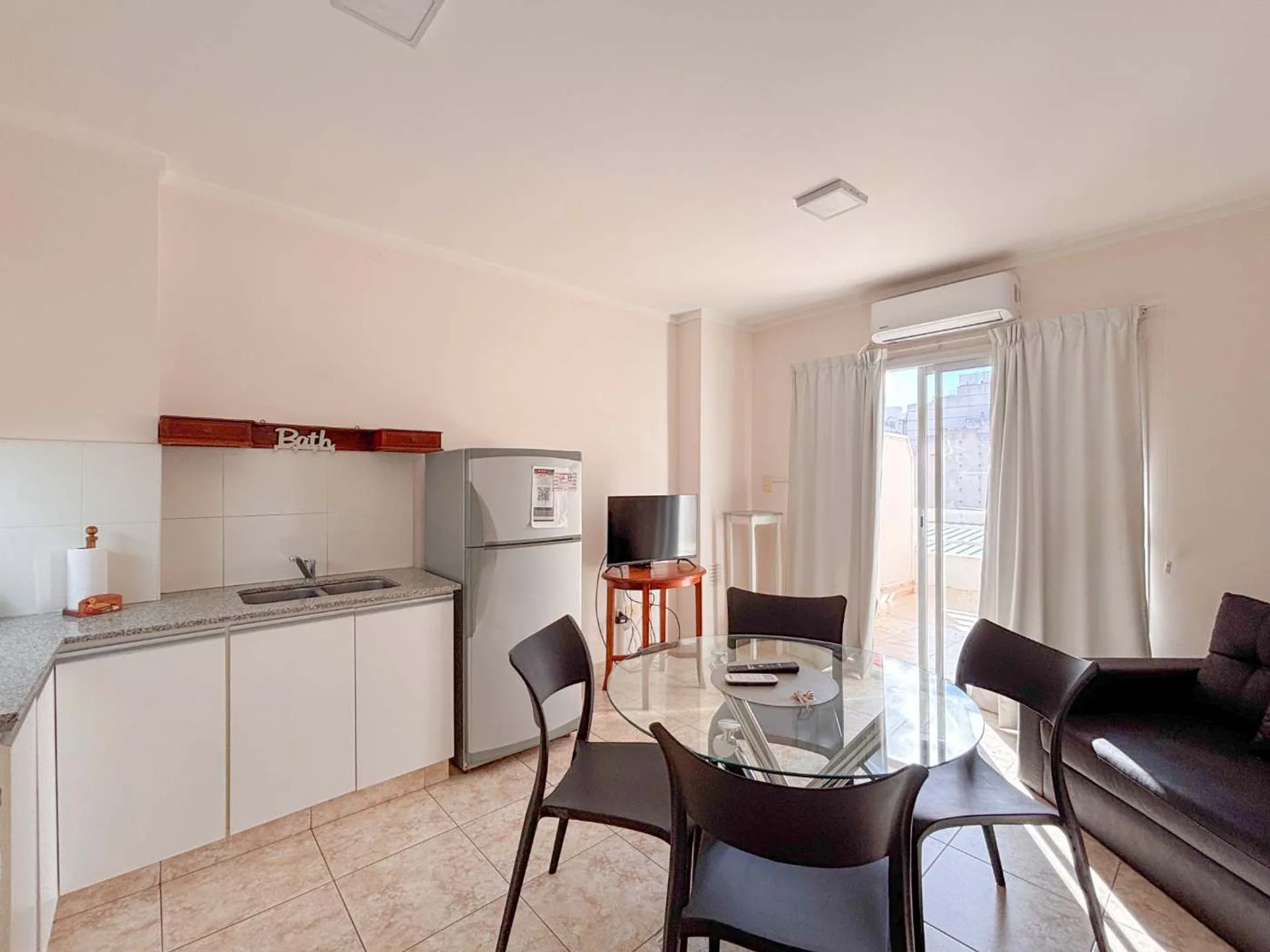 VENTA DEPARTAMENTO CÉNTRICO NUEVO (OPC AMOBLADO!) foto 5