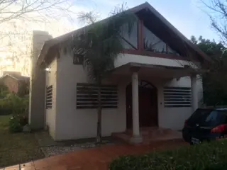 Casa de 4 ambientes en barrio cerrado, Ranelagh Golf Club. foto 1