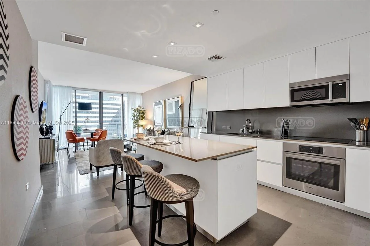 88 SW 7th St #1408 foto 3