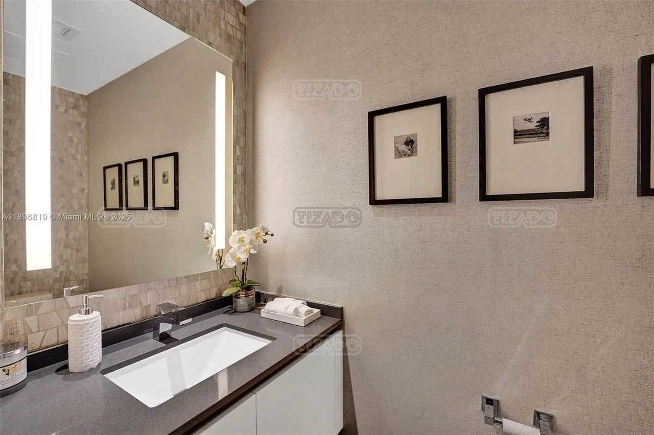 88 SW 7th St #1408 foto 4